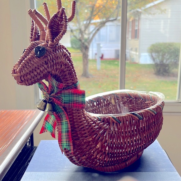 Vintage Reindeer Wicker Basket 10"x10" Christmas Decoration Organizer Planter. - Picture 3 of 8